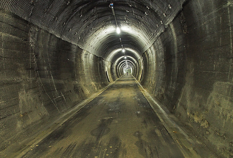 Durch einen Tunnel bei Malborghetto