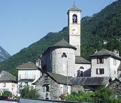 Verzascatal: Kirche St. Bartolomeo in Vogorno