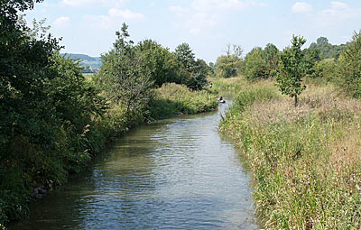 Altm&uuml;hlradweg: Altm&uuml;hl vor Graben