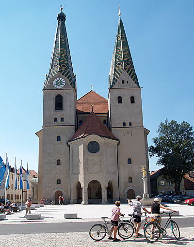 Altm&uuml;hlradweg:  Kirche St. Walburga