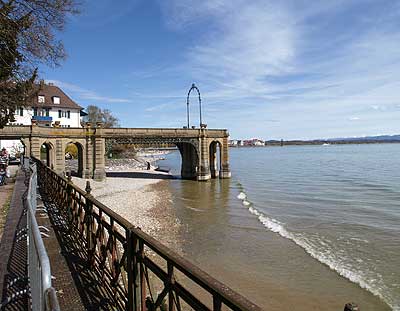 Uferpromenade beim Schloss