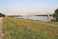 Eisenbahnbrücke über die Donau