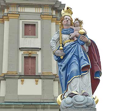 Donauradweg: Marienfigur in Deggendorf