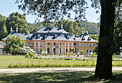 Schloss Pillnitz vom Garten aus