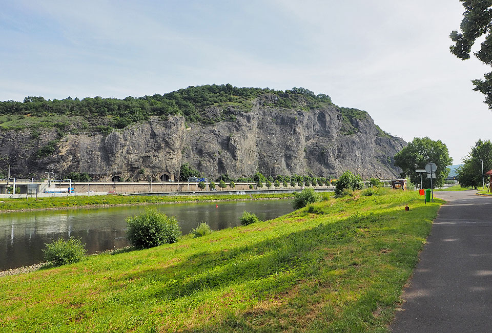 Felswand in Usti nab Labem an der Elbe