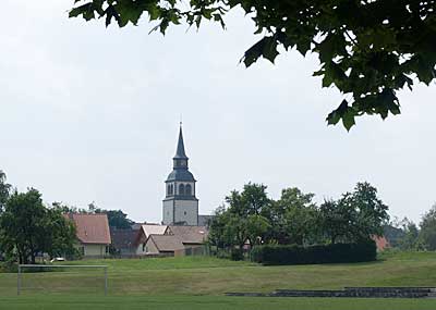 Blick auf die Kirche von Hengstfeld