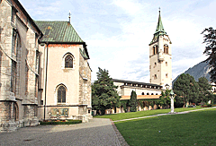 Bei der Stadtkirche Schwaz