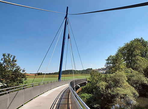 Moderne Brücke bei Jagsthausen