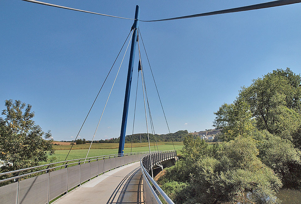 Moderne Brücke bei Jagsthausen