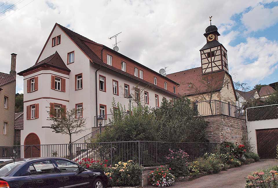 Rathaus und Kirche in Ernsbach