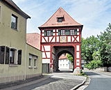 Kirche und Fachwerk im Markt Erlbach