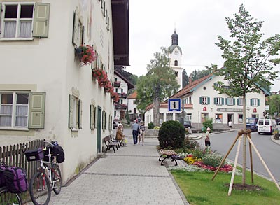 Bodensee-K&ouml;nigseeradweg: Ortsmitte von Bad Kohlgrub