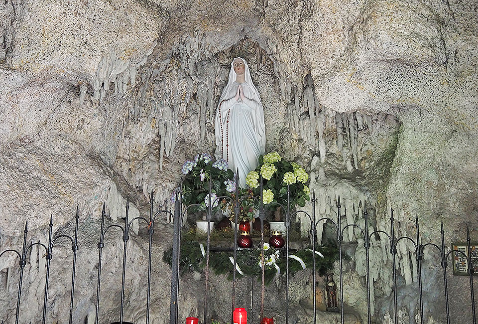 Lourdeskapelle am Wegesrand