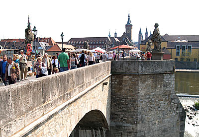 Würzburg: Auf der alten Mainbrücke