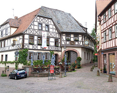 Typische Fachwerkh&auml;user in Lohr