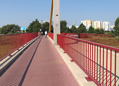 Moderne Fahrradbrücke