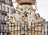 Prächtiger Petrusbrunnen in Trier