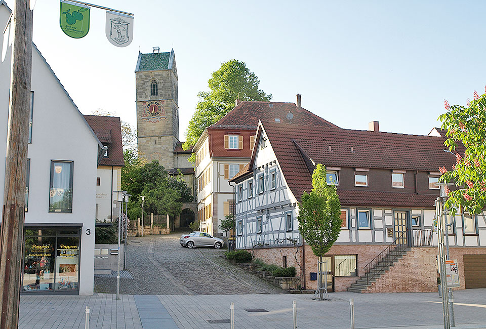 Schiefer Turm in Neckartailfingen