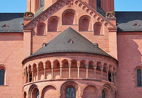 Rheintalradweg:  Der Dom zu Mainz im Romanischen Stil