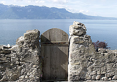 Altes Steintor  mit Blick auf den Genfer See
