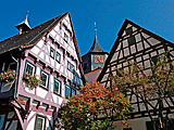 Kirche und Rathaus in Gündelbach