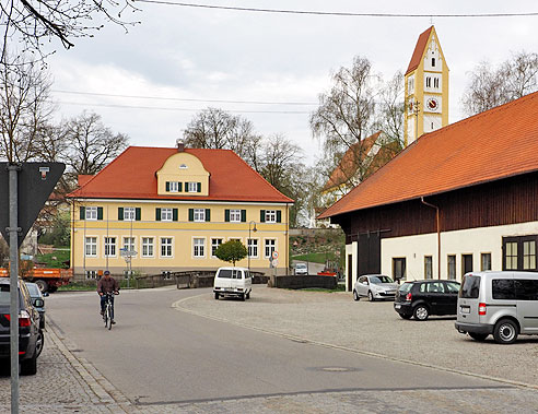 Rathaus und Kirche in Dirlewang