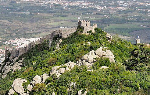 Oberhalb von Sintra liegt die maurische Festung Castlo dos Muros