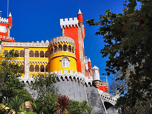 Der farbenprächtige Palacio da Pena