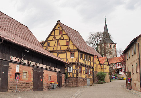 Der Ort Diefenbach mit seiner Kelter