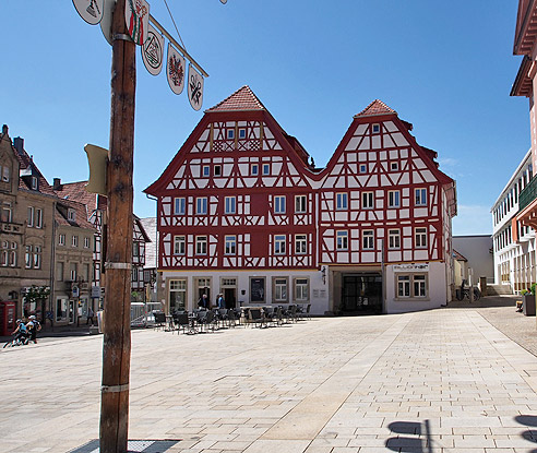 Die Altstadt von Eppingen hat wahre Schätze an historischen Fachwerkbauten am Weg