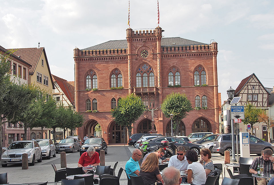 Neugotisches Rathaus in Tauberbischofsheim