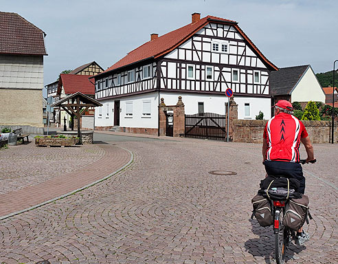 
Werratalradweg: Fachwerk in Dorndorf