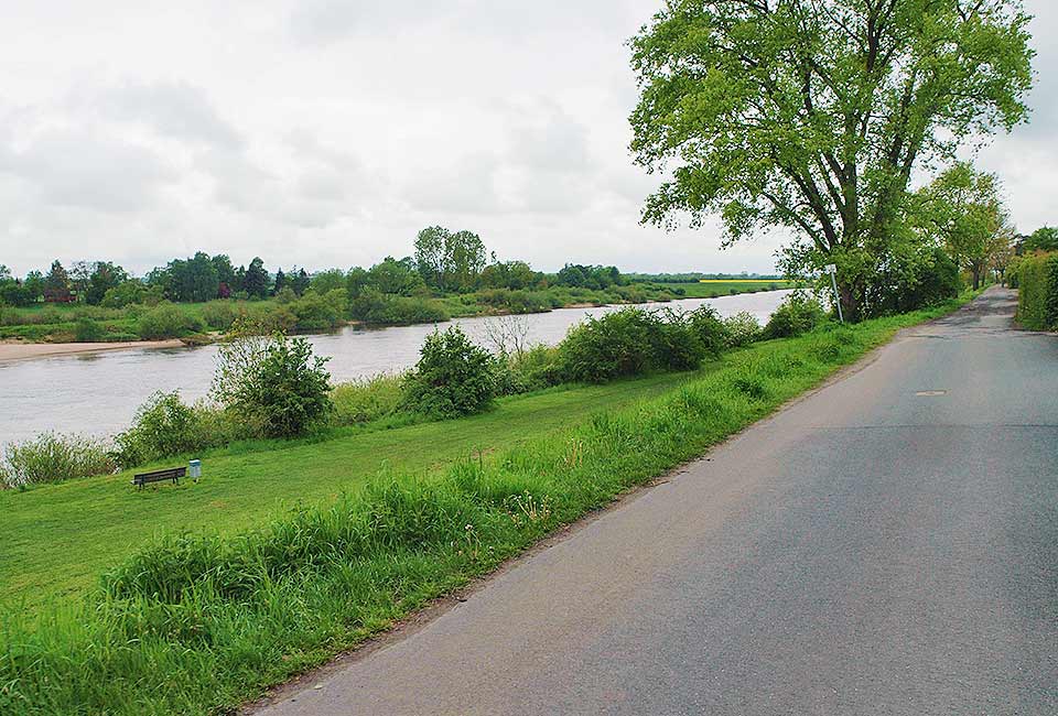 Weserradweg Weser bei Achim