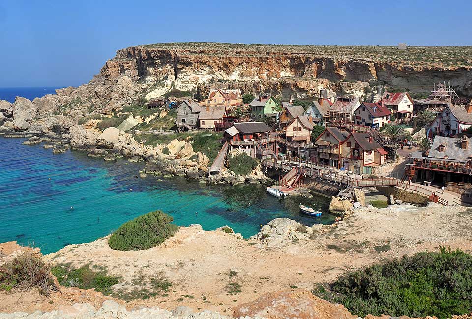 Popeye Village ist eine Kulissenstadt im Westen von Malta