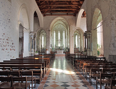 Kirchenschiff Dom Venzone