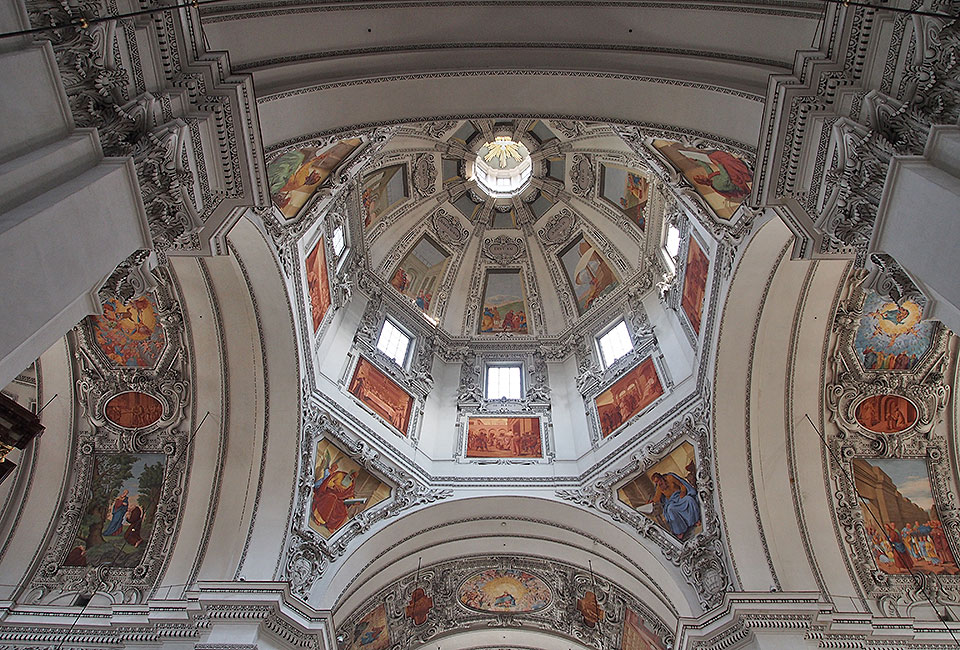 Die Kuppel des Doms in Salzburg