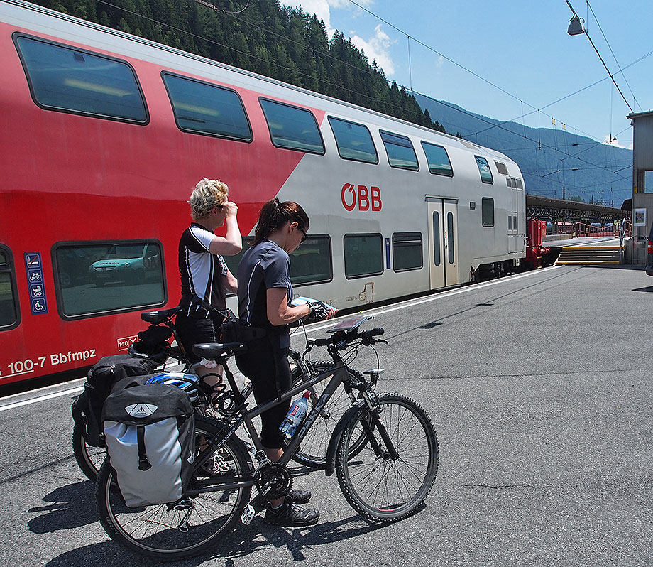 Autozug der Bahnverladung