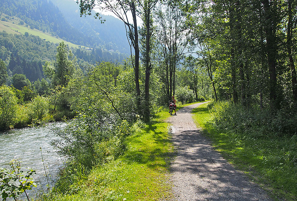 Am Fluss entlang