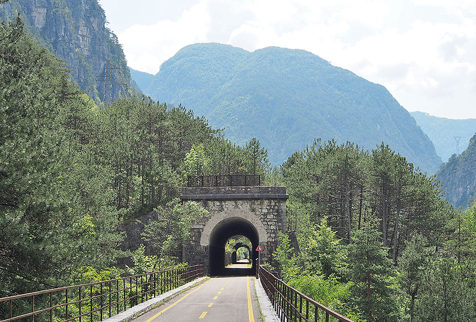 Tunnelkaskade nach Dogna