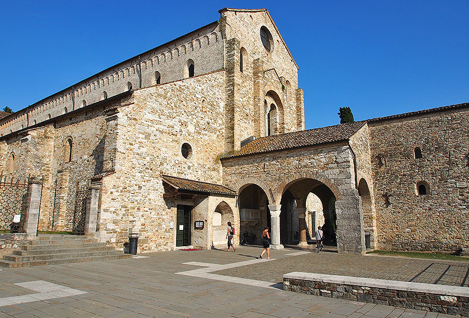 Romanische Basilika