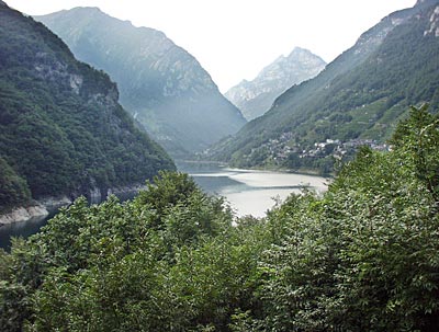 Verzascatal: Verzascatal: Stausee bei Vogorno