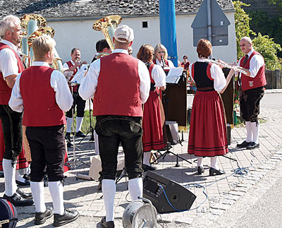 Altm&uuml;hlradweg:  Platzkonzert in Kinding