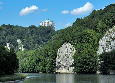 Mit dem Schiff auf der Donau zum Donaudurchbruch