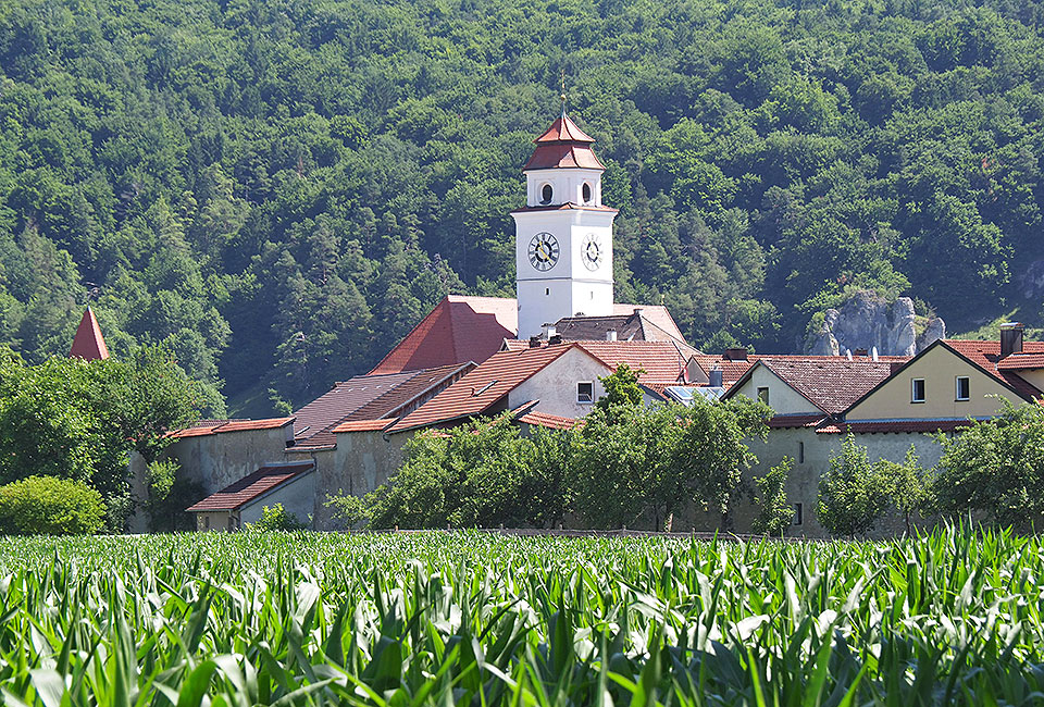 Dollnstein ist noch vollständig ummauert