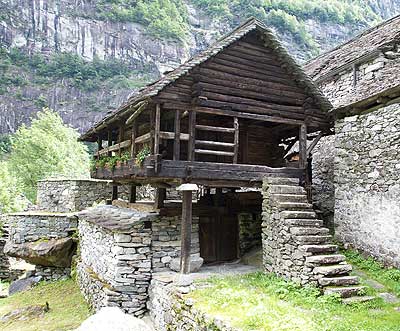 Historischer Kornspeicher in Sonlerto