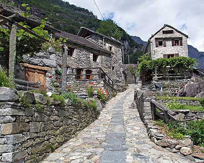 Historischer Die einzige Straße in Sonlerto
