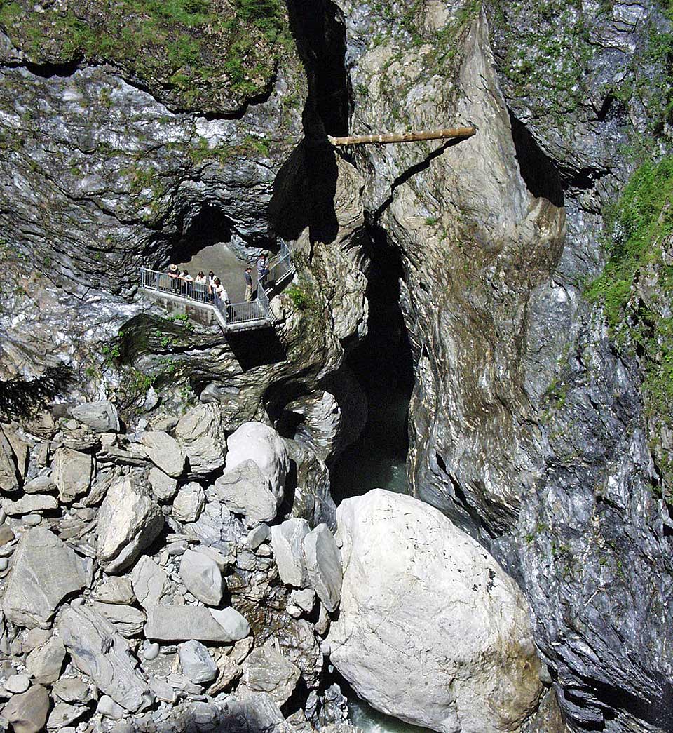 Abstieg in die Schlucht