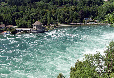 Unter dem Rheinfall