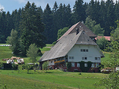 Bergauf am Berghof vorbei