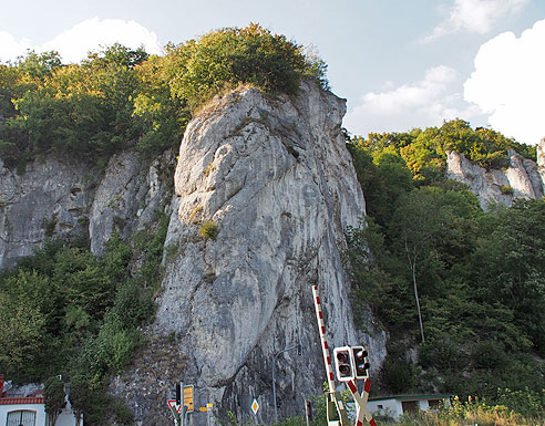 Felsen beim Bahnhof